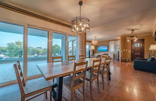 Lagonissi Villa | 200 m² Villa ∙ 4 bedrooms ∙ 8 guests