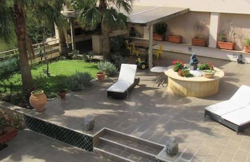 Lavreotiki Villa | 200 m² Villa ∙ 2 bedrooms ∙ 4 guests