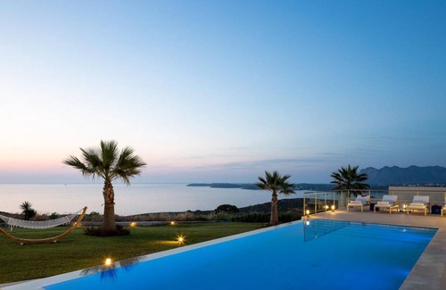 Kalathas Villa | 200 m² Villa ∙ 4 bedrooms ∙ 10 guests