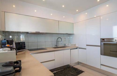 Lavreotiki Villa | 200 m² Villa ∙ 4 bedrooms ∙ 11 guests
