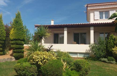 Oropos Villa | 200 m² Villa ∙ 5 bedrooms ∙ 12 guests