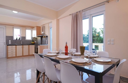 Varnavas House | 205 m² House ∙ 4 bedrooms ∙ 8 guests