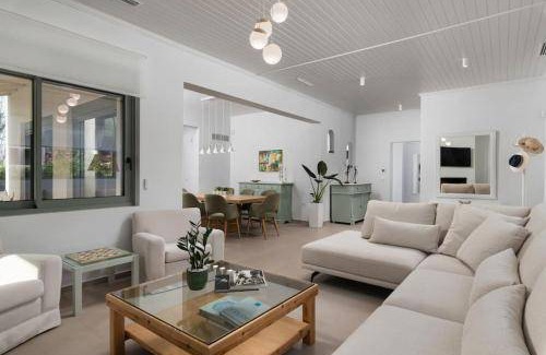 Platanias Town Villa | 205 m² Villa ∙ 4 bedrooms ∙ 8 guests