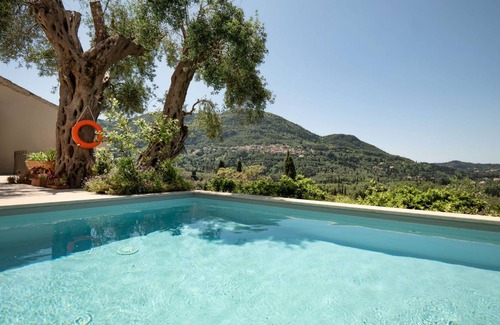 Achilleio Villa | 210 m² Villa ∙ 3 bedrooms ∙ 7 guests