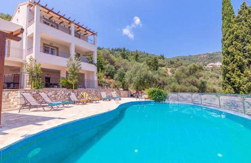 Gimari Villa | 218 m² Villa ∙ 3 bedrooms ∙ 6 guests