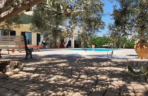 Kilada House | 220 m² House ∙ 5 bedrooms ∙ 11 guests