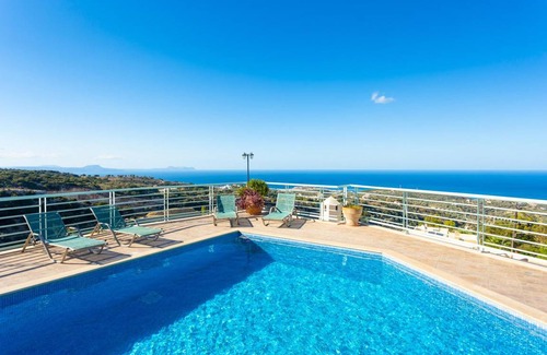 Roussospiti Villa | 220 m² Villa ∙ 3 bedrooms ∙ 6 guests