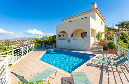 Roussospiti Villa | 220 m² Villa ∙ 3 bedrooms ∙ 6 guests