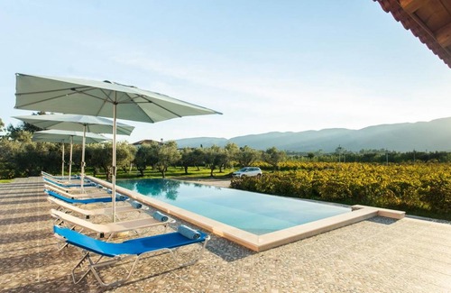 Agia Marina House | 228 m² House ∙ 7 bedrooms ∙ 15 guests