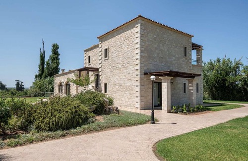 Platanias Town House | 230 m² Farmhouse ∙ 4 bedrooms ∙ 10 guests