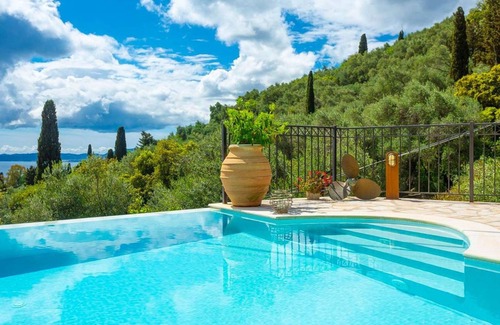 Nisaki Villa | 240 m² Villa ∙ 5 bedrooms ∙ 10 guests