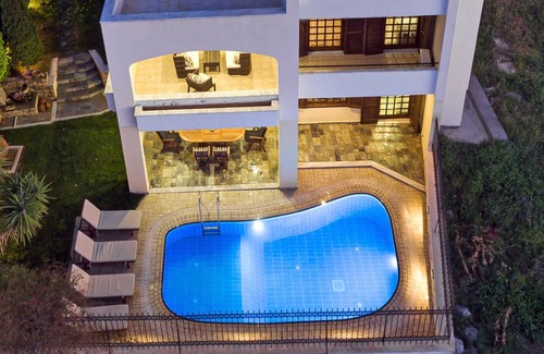 Margarites Villa | 240 m² Villa ∙ 6 bedrooms ∙ 13 guests