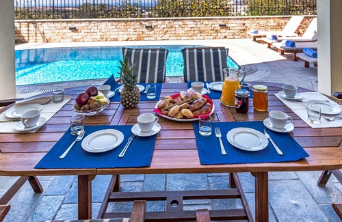 Margarites Villa | 240 m² Villa ∙ 6 bedrooms ∙ 13 guests