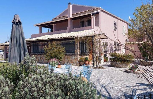 Corfu Town Villa | 240 m² Villa ∙ 6 bedrooms ∙ 12 guests