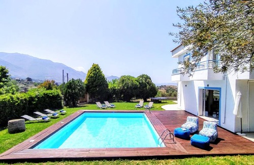 Episkopi House | 245 m² House ∙ 5 bedrooms ∙ 11 guests