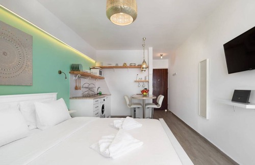 Vouliagmeni Apartment | 25 m² Apartment ∙ 2 guests