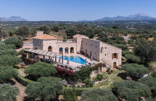 Asteri House | 250 m² House ∙ 5 bedrooms ∙ 11 guests