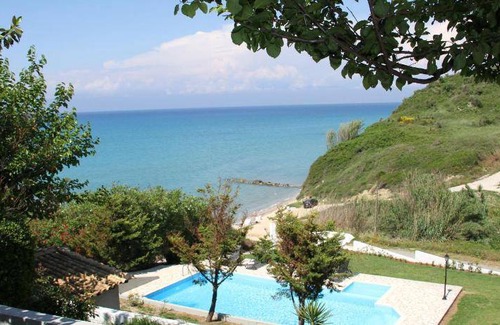 Termenades Resort | 250 m² Resort ∙ 4 bedrooms ∙ 9 guests
