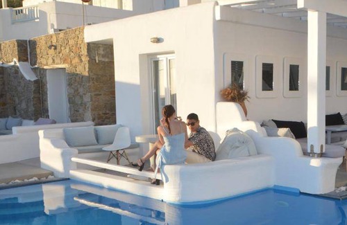 Agios Stefanos Apartment | 250 m² Serviced apartment ∙ 3 bedrooms ∙ 20 guests