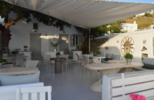 Agios Stefanos Apartment | 250 m² Serviced apartment ∙ 3 bedrooms ∙ 20 guests