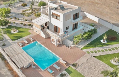 Adamas Villa | 250 m² Villa ∙ 4 bedrooms ∙ 8 guests