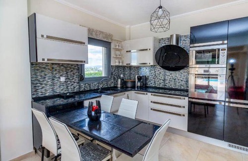 Nea Moudania Villa | 250 m² Villa ∙ 4 bedrooms ∙ 10 guests