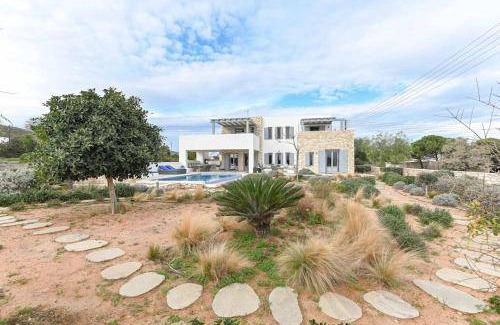Ampelas Villa | 250 m² Villa ∙ 5 bedrooms ∙ 12 guests