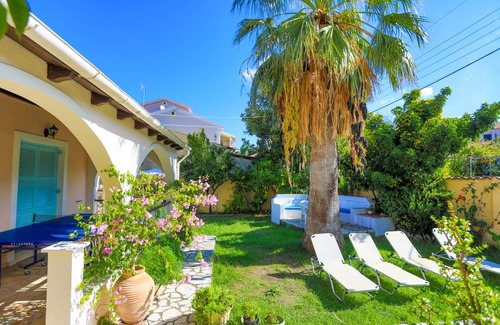 Petaleia Villa | 260 m² Villa ∙ 4 bedrooms ∙ 8 guests