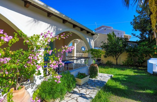 Petaleia Villa | 260 m² Villa ∙ 4 bedrooms ∙ 8 guests