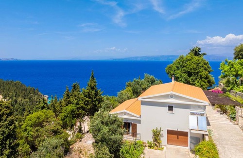 Lakka Villa | 265 m² Villa ∙ 5 bedrooms ∙ 10 guests