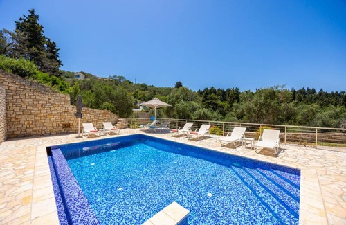 Lakka Villa | 265 m² Villa ∙ 5 bedrooms ∙ 10 guests