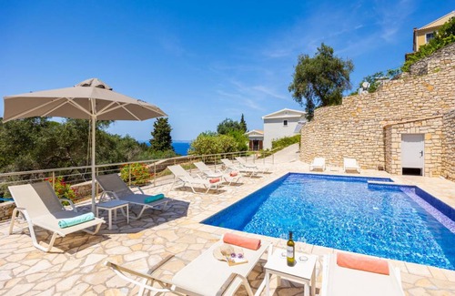 Lakka Villa | 265 m² Villa ∙ 5 bedrooms ∙ 10 guests