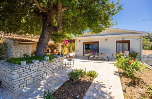 Lakka Villa | 265 m² Villa ∙ 5 bedrooms ∙ 10 guests