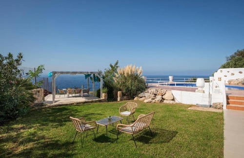 Stavros House | 270 m² House ∙ 7 bedrooms ∙ 14 guests