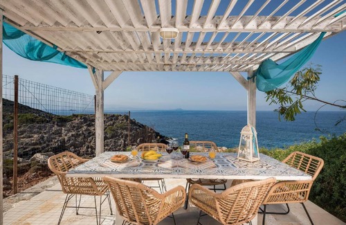 Stavros House | 270 m² House ∙ 7 bedrooms ∙ 14 guests