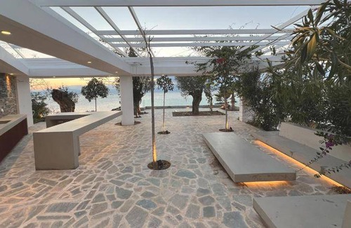 Loutraki-Agioi Theodoroi Villa | 285 m² Villa ∙ 4 bedrooms ∙ 10 guests