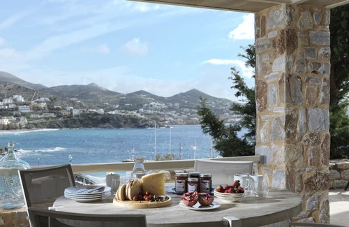 Vissa Villa | 3 Bedroom Villa with Sea View and pool access