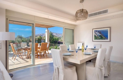 Lavreotiki House | 300 m² House ∙ 5 bedrooms ∙ 10 guests