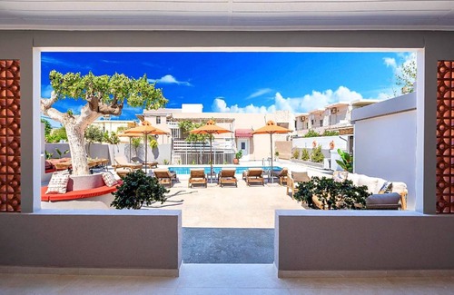 Paralia Kourna House | 300 m² House ∙ 8 bedrooms ∙ 24 guests