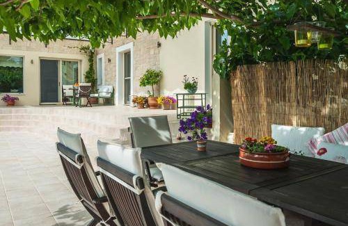 Agia Villa | 300 m² Villa ∙ 4 bedrooms ∙ 8 guests