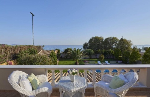 Saronikos Villa | 300 m² Villa ∙ 4 bedrooms ∙ 8 guests