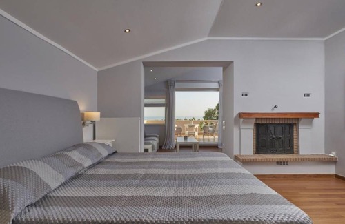 Saronikos Villa | 300 m² Villa ∙ 4 bedrooms ∙ 8 guests