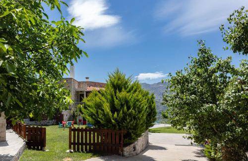 Asigonia Villa | 300 m² Villa ∙ 5 bedrooms ∙ 11 guests
