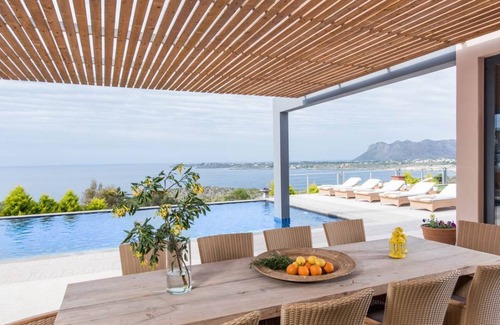 Kalathas Villa | 300 m² Villa ∙ 5 bedrooms ∙ 12 guests
