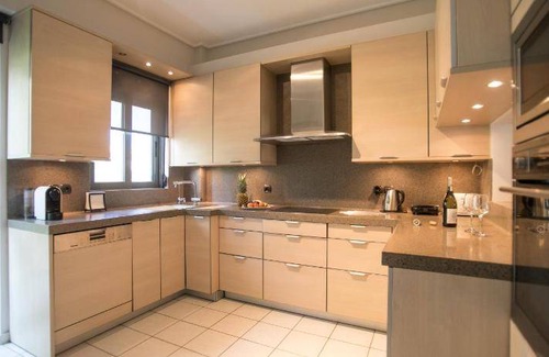 Glyfada Villa | 300 m² Villa ∙ 5 bedrooms ∙ 9 guests