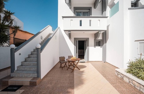 South Rhodes Villa | 300 m² Villa ∙ 5 bedrooms ∙ 10 guests
