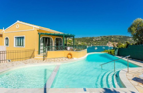 Lakka Villa | 305 m² Villa ∙ 7 bedrooms ∙ 17 guests