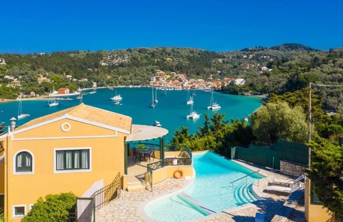 Lakka Villa | 305 m² Villa ∙ 7 bedrooms ∙ 17 guests