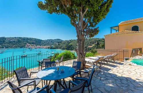 Lakka Villa | 305 m² Villa ∙ 7 bedrooms ∙ 17 guests