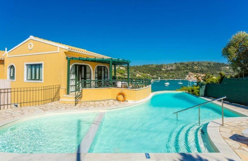 Lakka Villa | 305 m² Villa ∙ 7 bedrooms ∙ 17 guests